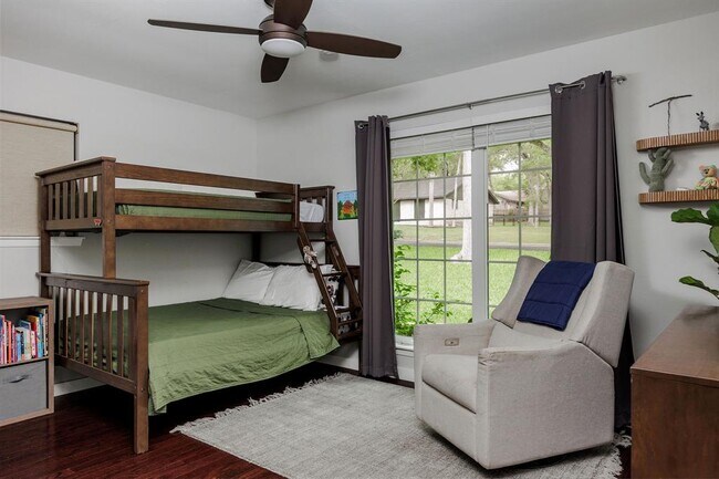 Building Photo - 9101 Heatherwood Dr