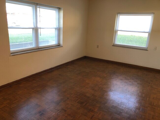 Building Photo - 886 Byron Ave