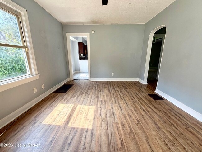 Building Photo - 2706 Wyandotte Ave