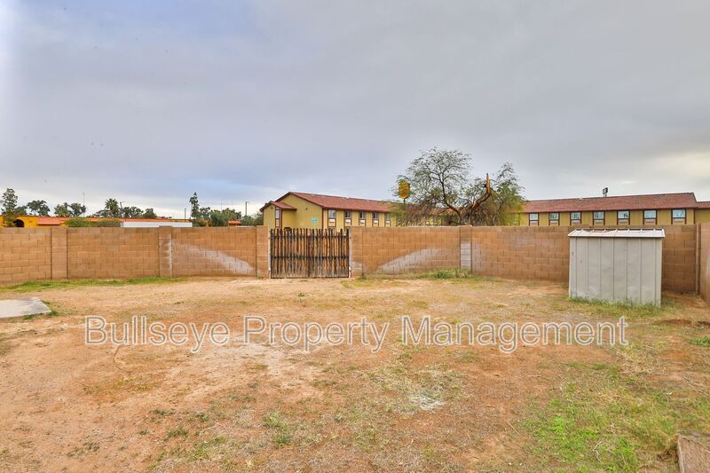 Building Photo - 1697 N La Fresa Dr