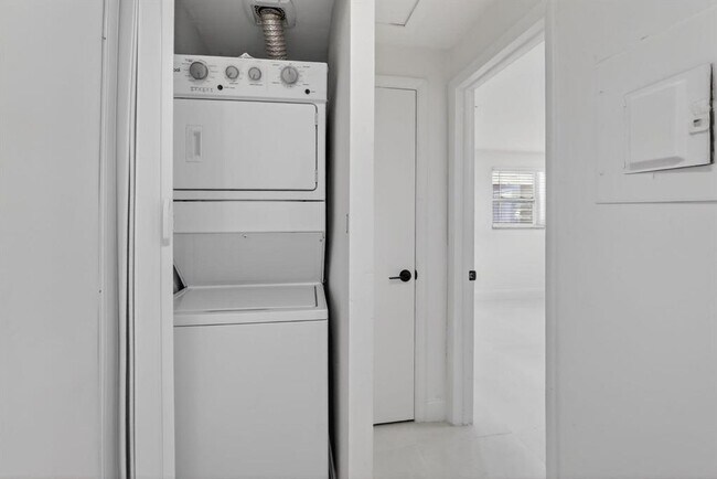 Building Photo - 2630 SW 49th Ct