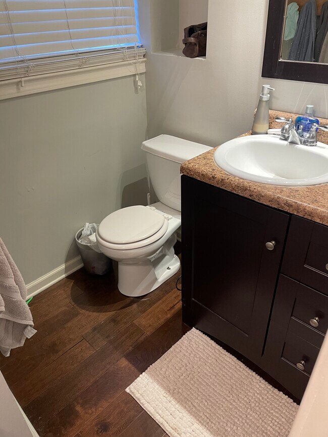 Building Photo - 740 Bayou Dr