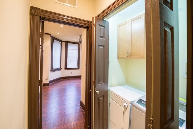 Building Photo - Charming Three Bed Point Breeze Townhome