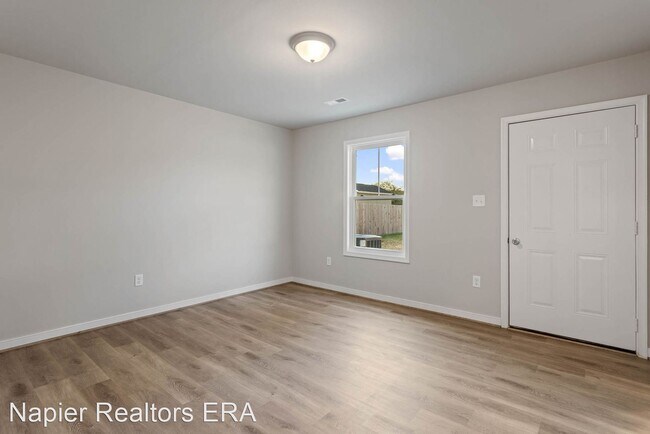 Building Photo - 3 br, 2 bath House - 24802A and 24802B Cox...