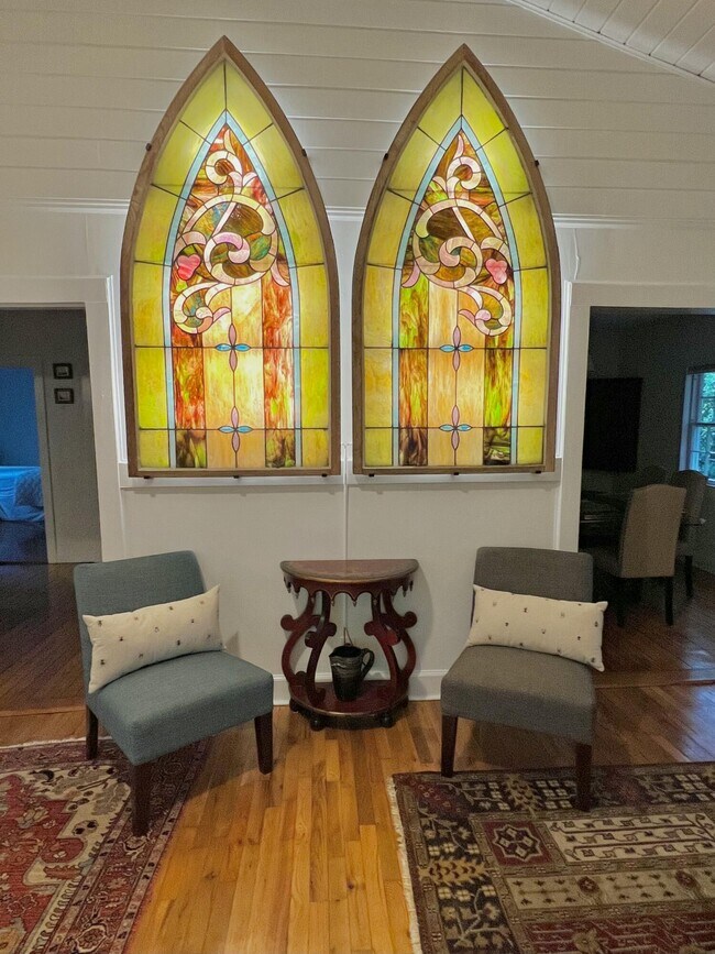 Building Photo - 566 Newberry St SW