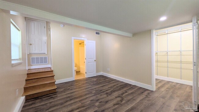 Building Photo - 3826 N 11th Ave