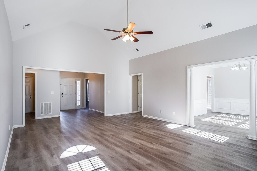 Building Photo - 5471 Saddle Creek