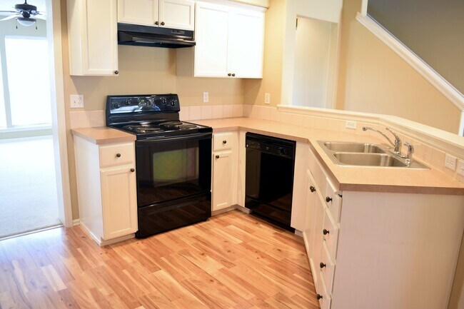 Building Photo - 3335 SE Midvale Dr
