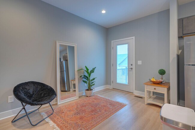 Building Photo - Spacious 4-Bedroom, 3-Story Townhome for Students