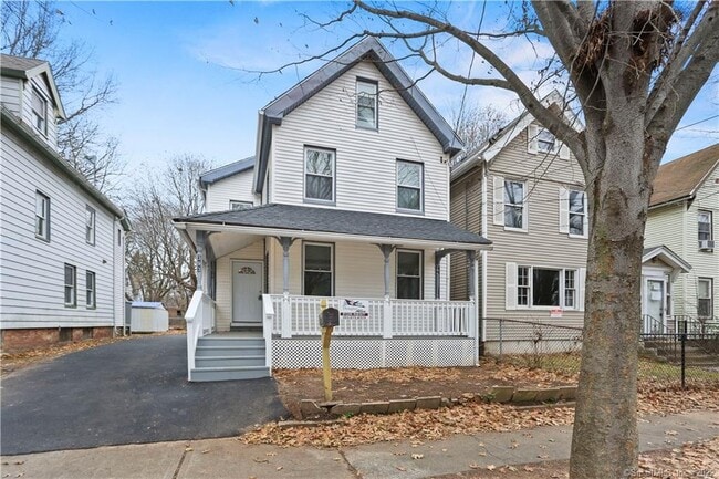 Building Photo - 393 Huntington St