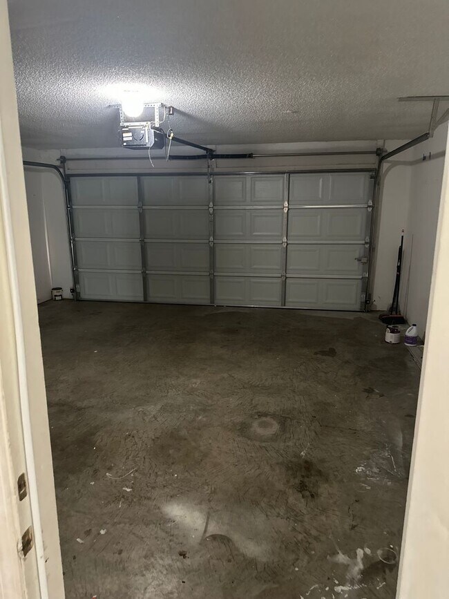 Building Photo - Move-in Ready!  3-Bed, 2-Bath Home in Bent...