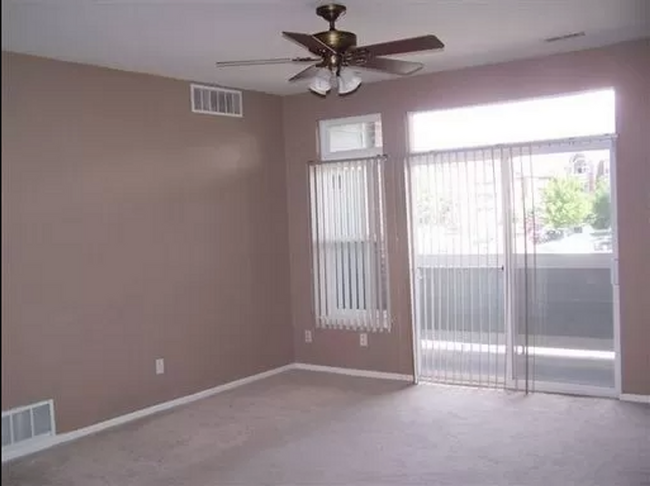Building Photo - Commuter’s Dream! Spacious 3BD/2BA Cherry ...