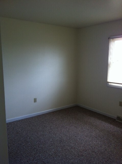 Building Photo - 200 Robin Hill Cir