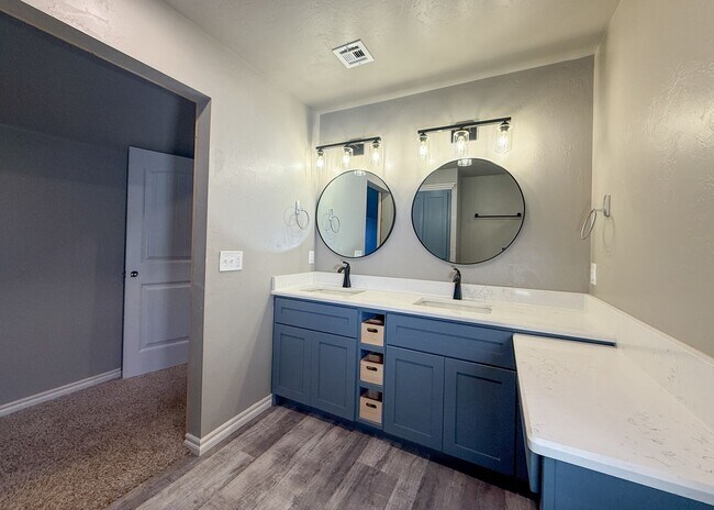 Building Photo - 5 Bedrooms | 3 Bathrooms | 2 Car Garage | Moore Schools