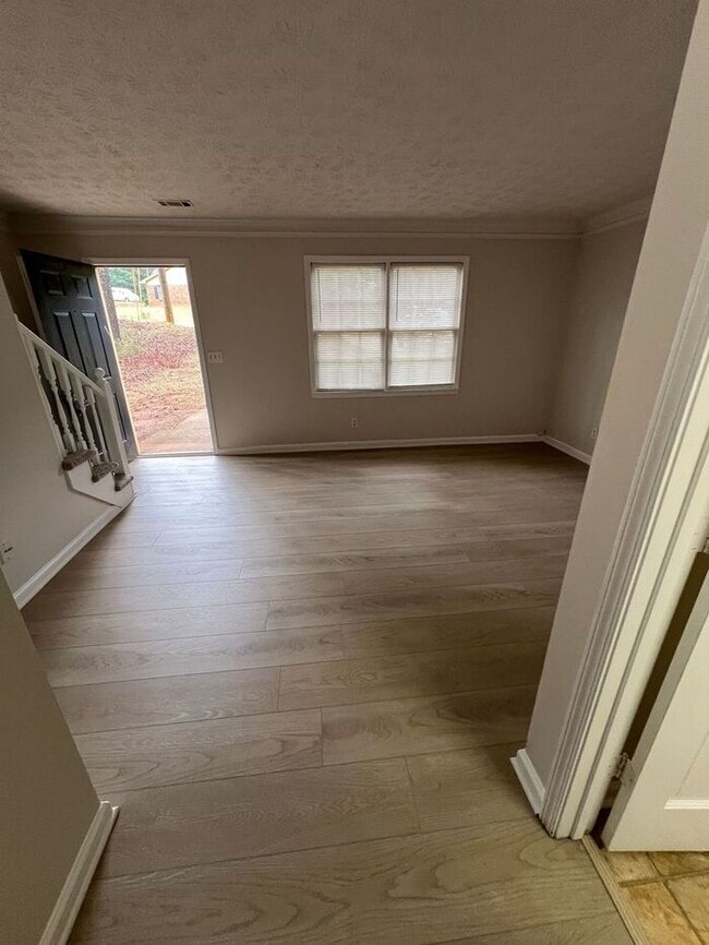 Building Photo - READY NOW!!! 2 bedroom townhouse available in Lawrenceville!