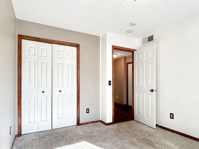 Building Photo - 13821 Edgewood Ave