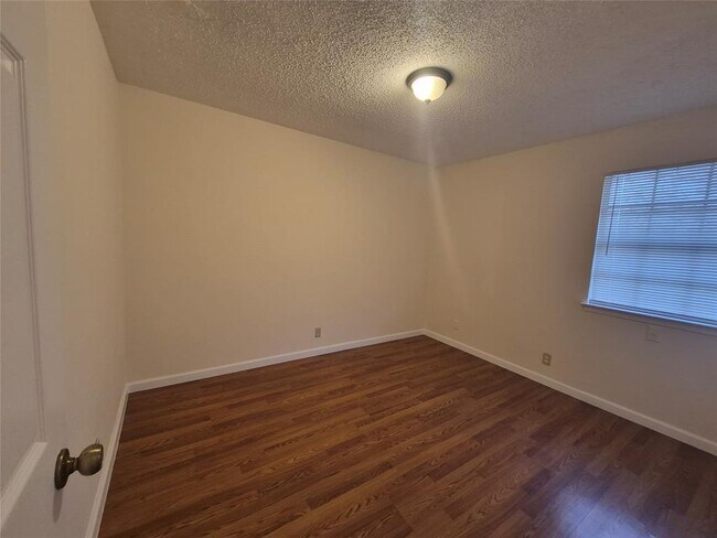 Building Photo - 1105 Ash Cove