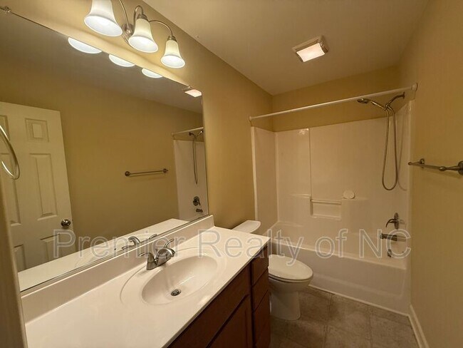Building Photo - 607 Westpark Ct