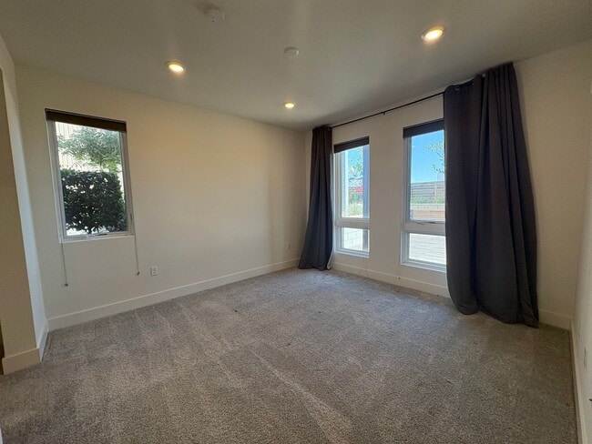 Building Photo - Executive 1 bedroom is seconds from Tesla & Warm Springs BART.