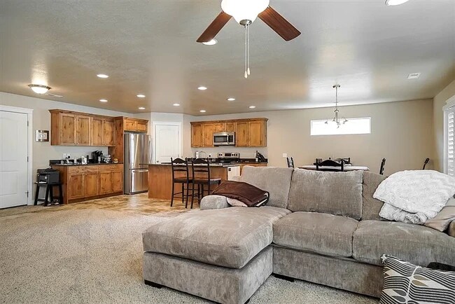 Building Photo - 790 E 200 S