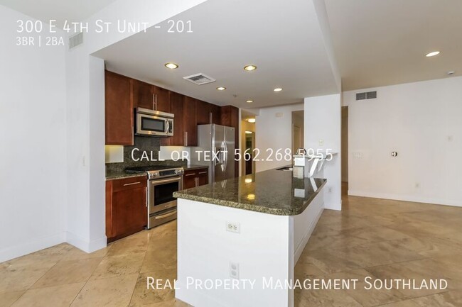 Building Photo - Spacious Condo in Downtown Long Beach!