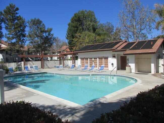 Building Photo - Mira Mesa - Canyon Bluff Complex - 2 Bed 2...
