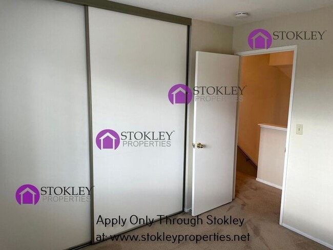 Building Photo - 1633 Lindbergh Dr