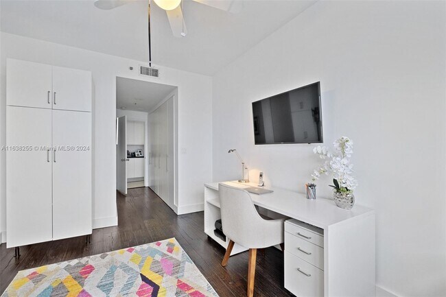 Building Photo - 808 Brickell Key Dr