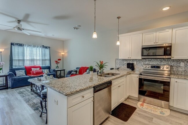 Building Photo - 9009 Banyan Beach Dr