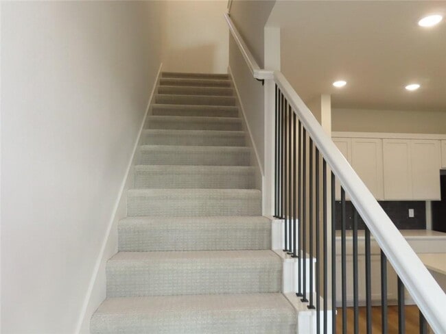 Building Photo - 1881 Lapis Ave