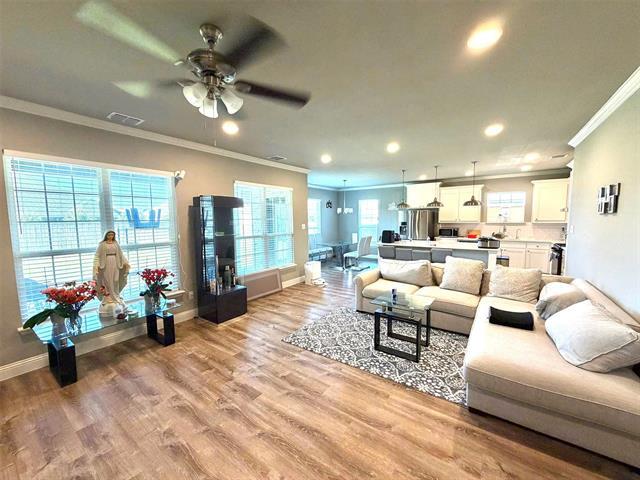 Building Photo - 402 Coyote Creek Dr