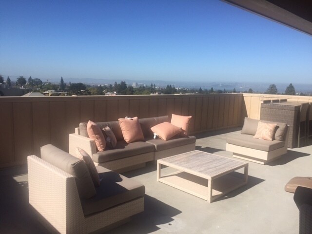 Building Photo - Gorgeous, Massive, 1BR/1BA, Fully Updated, 1000sqft+, A+++ Location, Parking Included