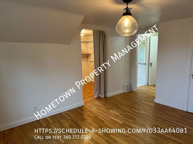 Building Photo - 912 Carlyon Ave SE