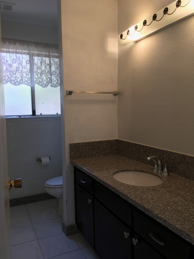 Building Photo - Beautiful single story home 3bedrooms, 2ba...