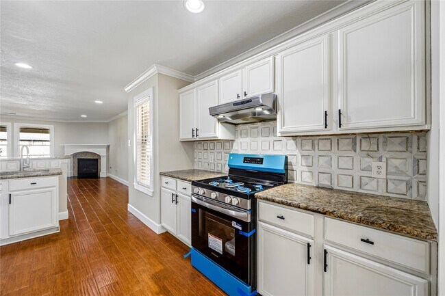 Building Photo - 5703 Basswood Dale Dr
