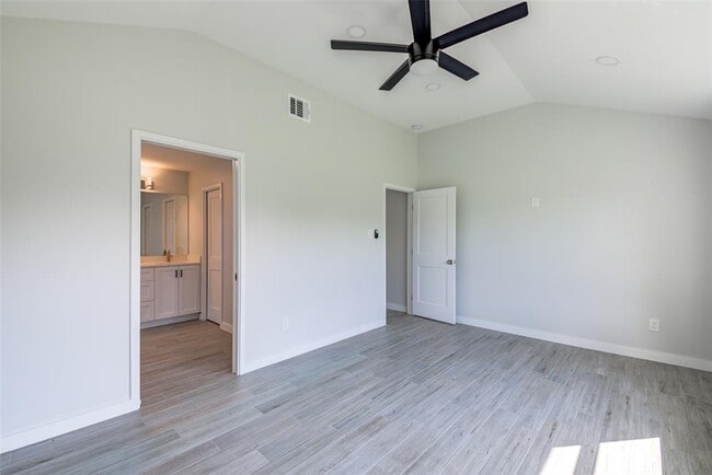 Building Photo - 111 Jane Ellen Cove