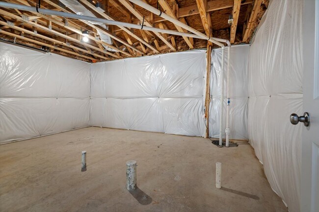 Building Photo - 6918 Sanguine Ter