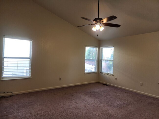 Building Photo - Beautiful Northwest Reno Home!