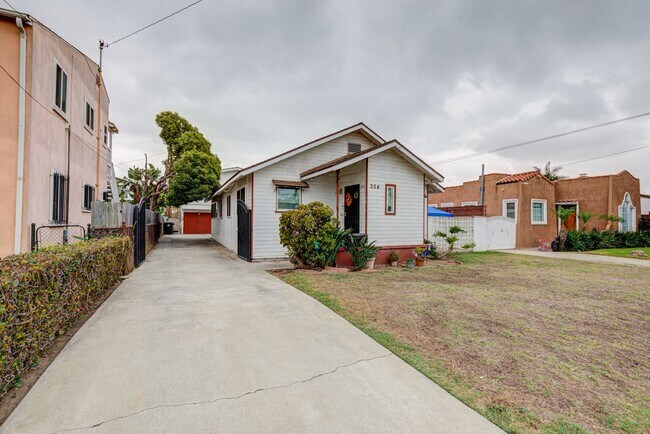 Building Photo - Spruce Ave Residences