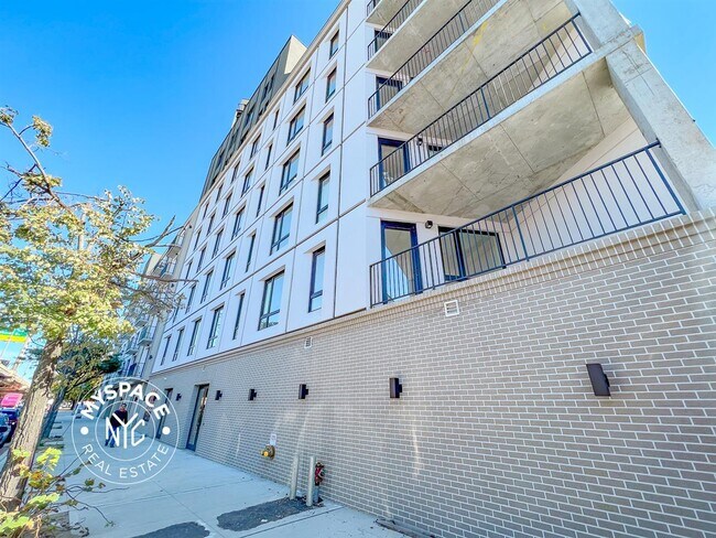 Building Photo - 280 Meeker Ave