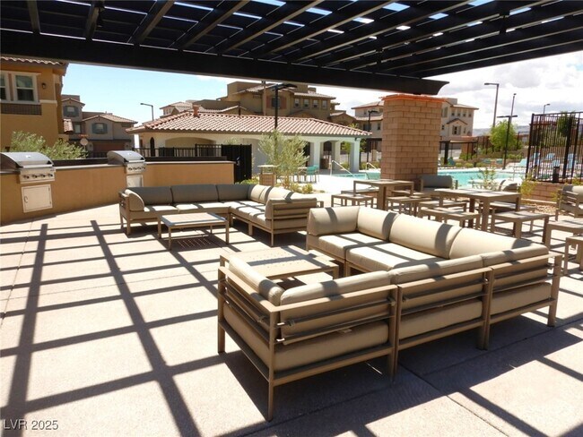 Building Photo - 177 Petaluma Valley Dr