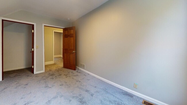 Building Photo - Madison/W.95th neighborhood : 3 bedroom/1 bath single family house available NOW.