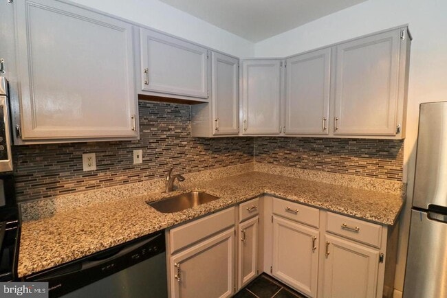 Building Photo - 3705 S George Mason Dr