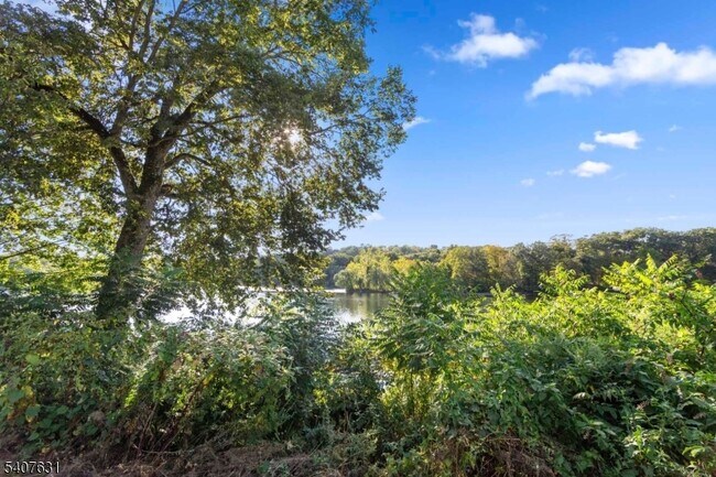 Building Photo - 190 US-46