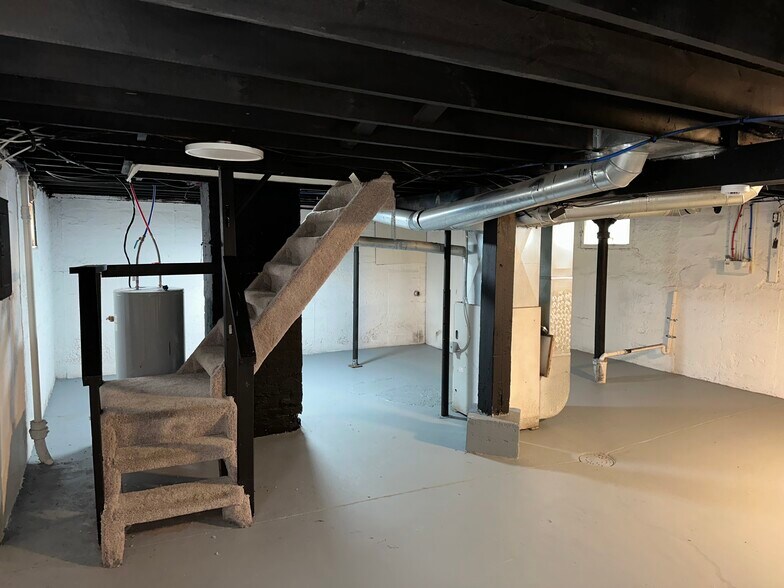 Building Photo - 1223 Calumet Ave