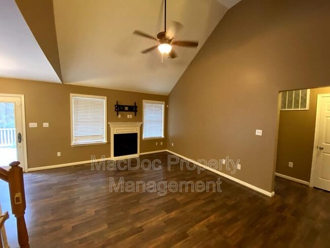 Building Photo - 1265 Ullainee Rd