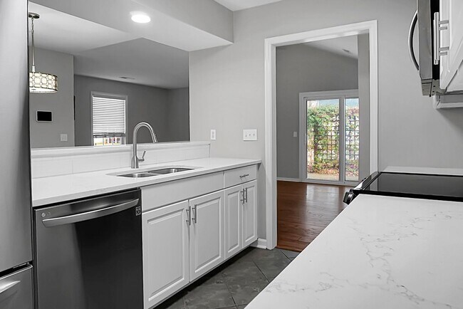 Building Photo - **$500 Off First Months Rent** Charming 3 Bedroom 2 bathroom ready for you to call home!