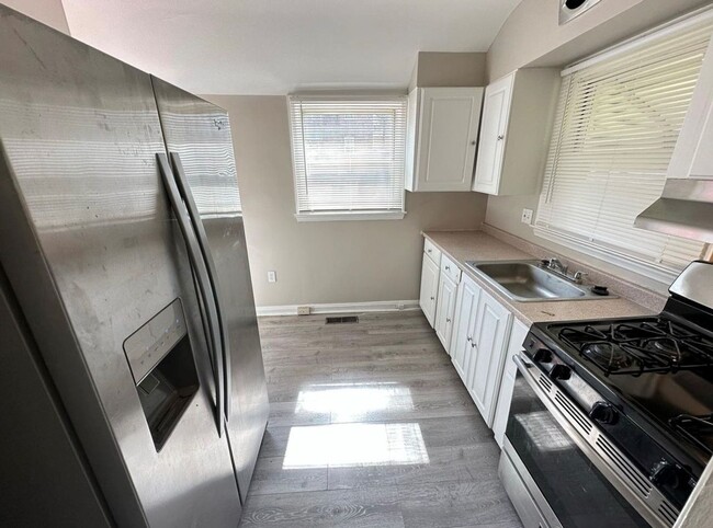 Building Photo - Rancher Style Single Family Home