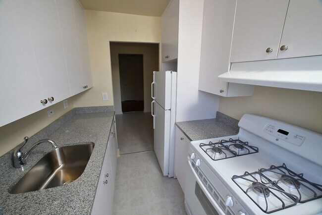Building Photo - 2750 Homecrest Ave