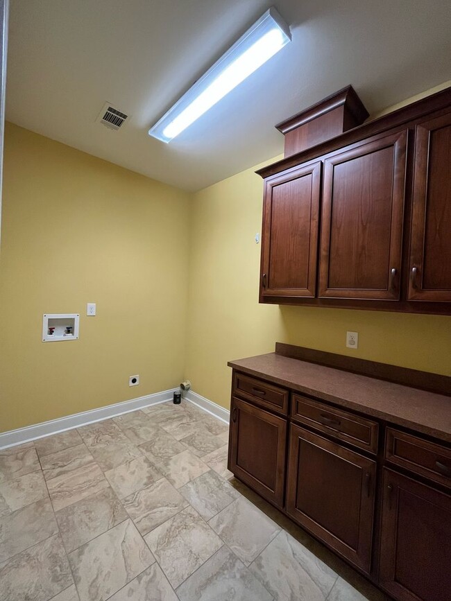 Building Photo - Riegel Pointe